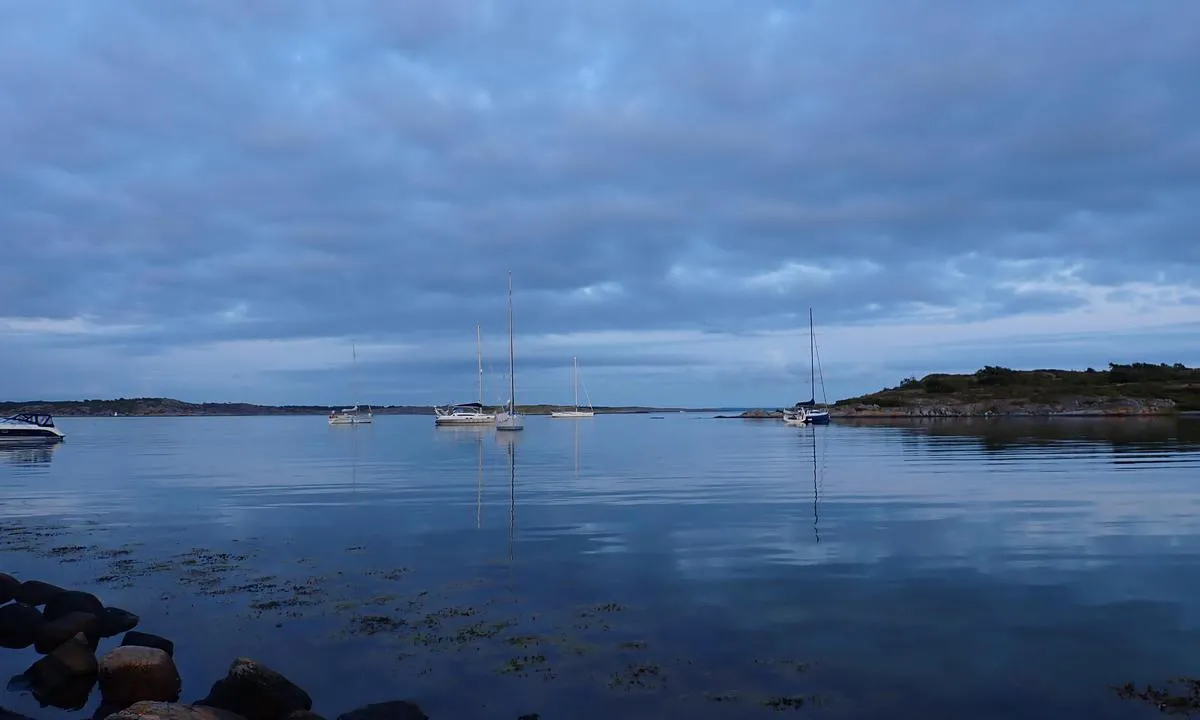 Hastholmen - SXK Västkust bouy: Fin ankerplass med SXK bøyer. Fin utsikt fra losutkikken på toppen.