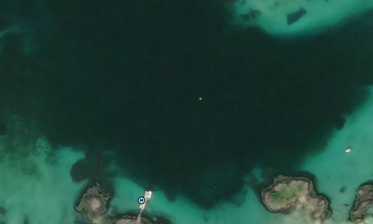 Satelite image of Helløya