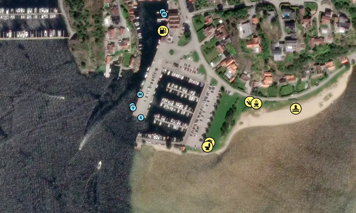 Satelite image of Høllen Brygge
