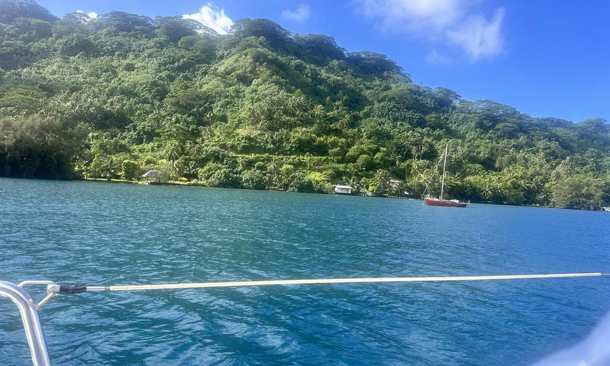 Hurepiti Bay - Tahaa: {"base": "no", "no": "Og mot nord", "se": "Och mot nord", "en": "And towards the north", "da": "Og mod nord", "fr": "Et vers le nord", "de": "Und nach Norden", "es": "Y hacia el norte", "it": "E verso nord", "pt": "E para o norte", "nl": "En naar het noorden", "pl": "I na p\u00f3\u0142noc", "uk": "\u0406 \u043d\u0430 \u043f\u0456\u0432\u043d\u0456\u0447", "ro": "\u0218i spre nord", "tr": "Ve kuzeye do\u011fru", "el": "\u039a\u03b1\u03b9 \u03c0\u03c1\u03bf\u03c2 \u03c4\u03b1 \u03b2\u03cc\u03c1\u03b5\u03b9\u03b1", "cs": "A na sever", "hu": "\u00c9s \u00e9szak fel\u00e9", "fi": "Ja pohjoiseen", "bg": "\u0418 \u043d\u0430 \u0441\u0435\u0432\u0435\u0440", "sr": "I prema severu", "et": "Ja p\u00f5hja poole", "lv": "Un uz zieme\u013ciem", "lt": "Ir \u012f \u0161iaur\u0119"}