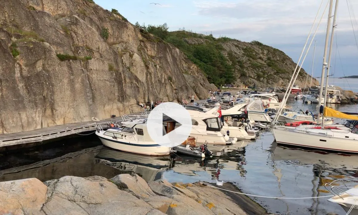 Ildverket - Vest: OBS: ikke en film (skjermdump) Det kan være folksomt på Vestre brygge i høysesong.