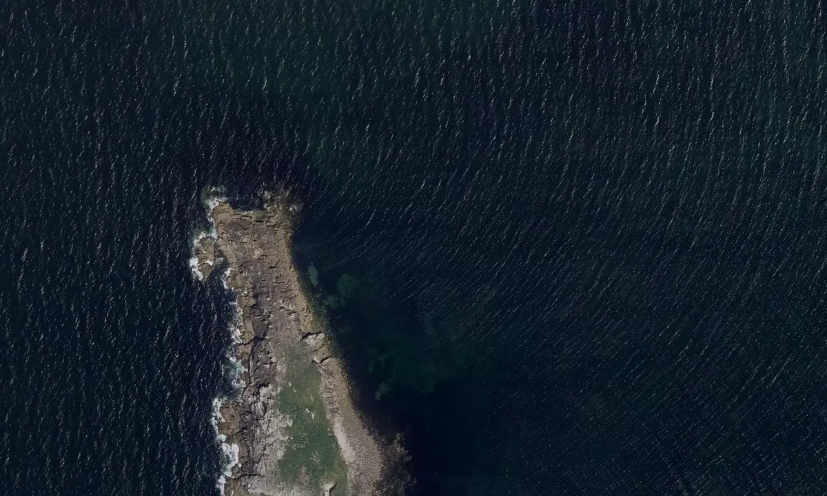 Satelite image of Île de Roëlan