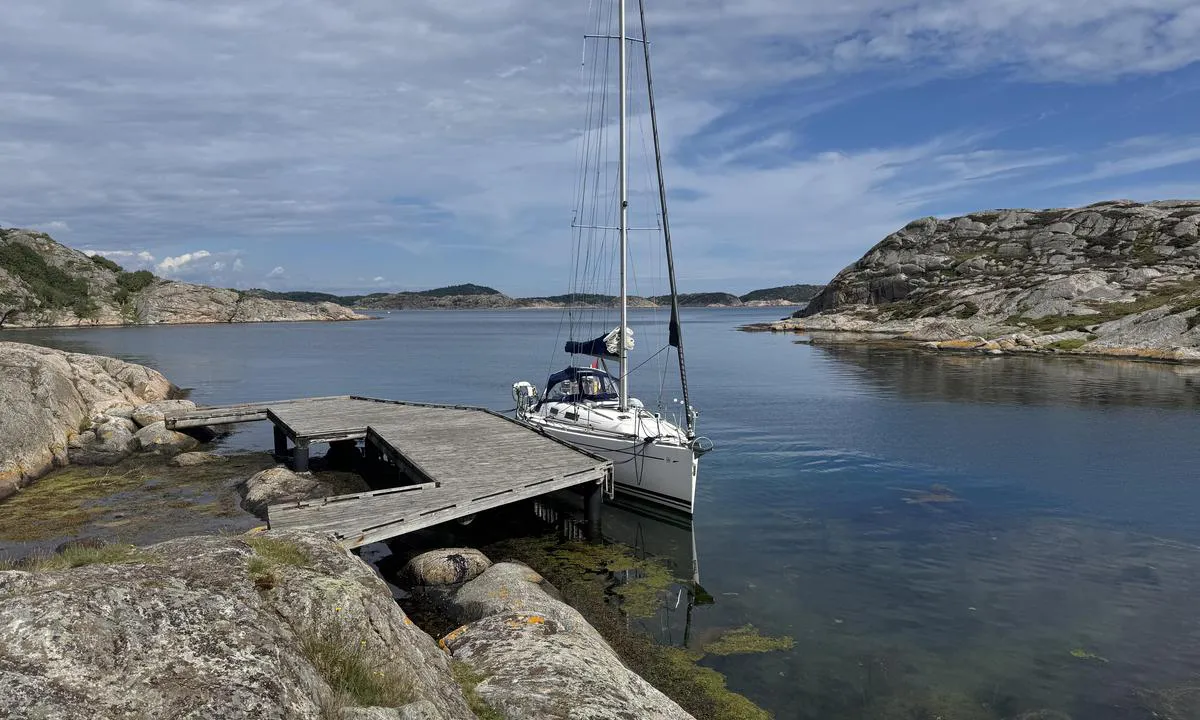 Indre Nodevig: {"base": "no", "no": "Ca 2m dypt, grunne foran og bak", "se": "Ca 2m djupt, grunda framf\u00f6r och bakom", "en": "Approximately 2m deep, shallows in front and behind", "da": "Ca. 2 m dybt, lavt foran og bagved", "fr": "Profondeur d'environ 2 m, hauts-fonds \u00e0 l'avant et \u00e0 l'arri\u00e8re", "de": "Ca. 2 m tief, Untiefen vorne und hinten", "es": "Aprox. 2m de profundidad, bajo de delante y detr\u00e1s", "it": "Circa 2m di profondit\u00e0, secche davanti e dietro", "pt": "Aproximadamente 2m de profundidade, raso na frente e atr\u00e1s", "nl": "Ca. 2m diep, ondiepten voor en achter", "pl": "Oko\u0142o 2m g\u0142\u0119boko, mielizna z przodu i z ty\u0142u", "uk": "\u041f\u0440\u0438\u0431\u043b\u0438\u0437\u043d\u043e 2 \u043c \u0433\u043b\u0438\u0431\u0438\u043d\u0456, \u043c\u0456\u043b\u0438\u043d\u0438 \u0441\u043f\u0435\u0440\u0435\u0434\u0443 \u0456 \u0437\u0437\u0430\u0434\u0443", "ro": "Aproximativ 2m ad\u00e2nc, ape pu\u021bin ad\u00e2nci \u00een fa\u021ba \u0219i \u00een spate", "tr": "Yakla\u015f\u0131k 2m derinlikte, \u00f6n\u00fcnde ve arkas\u0131nda s\u0131\u011fl\u0131k var", "el": "\u0392\u03ac\u03b8\u03bf\u03c2 \u03c0\u03b5\u03c1\u03af\u03c0\u03bf\u03c5 2\u03bc, \u03c1\u03b7\u03c7\u03ac \u03bc\u03c0\u03c1\u03bf\u03c3\u03c4\u03ac \u03ba\u03b1\u03b9 \u03c0\u03af\u03c3\u03c9", "cs": "Hloubka cca 2 m, m\u011bl\u010diny vp\u0159edu a vzadu", "hu": "K\u00f6r\u00fclbel\u00fcl 2m m\u00e9ly, sek\u00e9ly el\u0151tt \u00e9s m\u00f6g\u00f6tt", "fi": "Noin 2 m syv\u00e4, matalikko edess\u00e4 ja takana", "bg": "\u041e\u043a\u043e\u043b\u043e 2 \u043c \u0434\u044a\u043b\u0431\u043e\u0447\u0438\u043d\u0430, \u043f\u043b\u0438\u0442\u043a\u043e \u043e\u0442\u043f\u0440\u0435\u0434 \u0438 \u043e\u0442\u0437\u0430\u0434", "sr": "Oko 2m duboko, pli\u0107aci ispred i iza", "et": "Umbes 2m s\u00fcgav, madal ees ja taga", "lv": "Apm\u0113ram 2 m dzi\u013cums, sekla priek\u0161a un paka\u013ca", "lt": "Apie 2m gylio, seklumos priekyje ir gale"}