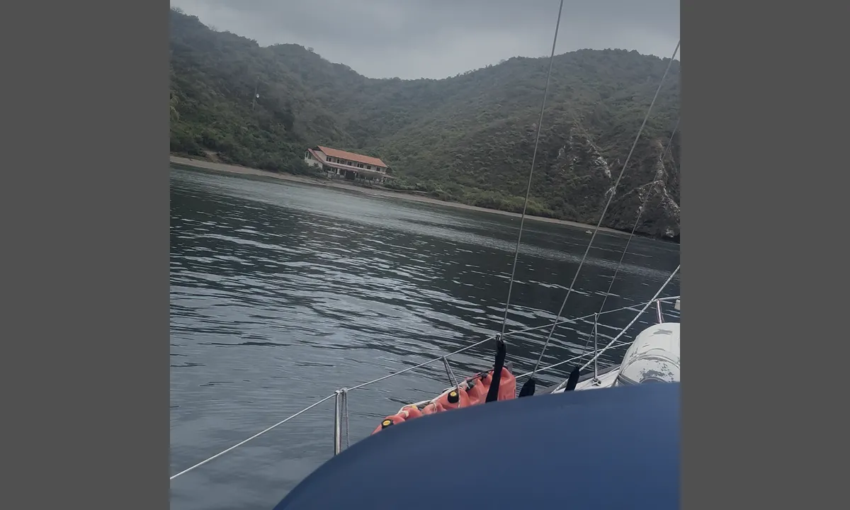 Isla De La Plata: {"base": "no", "no": "Dette er oppsynsmannen ditt hus. De gir og guided turte p\u00e5 lan $ 50 for singel og kun $ 70 for 2", "se": "Detta \u00e4r tillsynsmannens hus. De erbjuder guidade turer f\u00f6r $ 50 f\u00f6r en person och endast $ 70 f\u00f6r tv\u00e5.", "en": "This is the harbor master's house. They provide guided tours for $50 for a single person and only $70 for 2.", "da": "Dette er opsynsmandens hus. De tilbyder guidede ture for 50 kr. for en enkeltperson og kun 70 kr. for 2 personer.", "fr": "Ceci est la maison du ma\u00eetre de port. Ils donnent et guident les visites pour 50 $ pour une personne seule et seulement 70 $ pour 2.", "de": "Dies ist das Haus des Hafenmeisters. Sie bieten gef\u00fchrte Touren an f\u00fcr $50 pro Person und nur $70 f\u00fcr 2 Personen.", "es": "Este es el alojamiento del guardi\u00e1n del puerto. Ofrecen visitas guiadas a $ 50 por persona y solo $ 70 por dos personas.", "it": "Questa \u00e8 la casa del sovrintendente. Offrono e organizzano visite guidate a $ 50 per una singola persona e solo $ 70 per 2 persone", "pt": "Este \u00e9 o seu chal\u00e9 do inspetor. Eles oferecem e guiam tours por US$ 50 para um \u00fanico e apenas US$ 70 para 2", "nl": "Dit is het huis van de havenmeester. Ze geven ook begeleide rondleidingen voor $50 per persoon en slechts $70 voor 2 personen.", "pl": "To jest dom inspektora. Oferuj\u0105 i prowadz\u0105 wycieczki za 50$ dla jednej osoby i tylko 70$ dla dw\u00f3ch os\u00f3b.", "uk": "\u0426\u0435 \u0434\u0456\u043c \u043d\u0430\u0433\u043b\u044f\u0434\u0430\u0447\u0430. \u0412\u043e\u043d\u0438 \u043f\u0440\u043e\u0432\u043e\u0434\u044f\u0442\u044c \u0435\u043a\u0441\u043a\u0443\u0440\u0441\u0456\u0457 \u0437\u0430 $ 50 \u0434\u043b\u044f \u043e\u0434\u043d\u0456\u0454\u0457 \u043e\u0441\u043e\u0431\u0438 \u0442\u0430 \u043b\u0438\u0448\u0435 \u0437\u0430 $ 70 \u0434\u043b\u044f \u0434\u0432\u043e\u0445.", "ro": "Aceasta este casa superintendentului. Ei ofer\u0103 \u0219i tururi ghidate la 50 $ pentru o singur\u0103 persoan\u0103 \u0219i doar 70 $ pentru 2 persoane.", "tr": "Bu, g\u00f6revlinizin evi. Tek ki\u015fi i\u00e7in $50 ve 2 ki\u015fi i\u00e7in sadece $70 kar\u015f\u0131l\u0131\u011f\u0131nda rehberli turlar sunarlar.", "el": "\u0391\u03c5\u03c4\u03cc \u03b5\u03af\u03bd\u03b1\u03b9 \u03c4\u03bf \u03c3\u03c0\u03af\u03c4\u03b9 \u03c4\u03bf\u03c5 \u03b5\u03c0\u03cc\u03c0\u03c4\u03b7. \u03a0\u03c1\u03bf\u03c3\u03c6\u03ad\u03c1\u03bf\u03c5\u03bd \u03ba\u03b1\u03b9 \u03be\u03b5\u03bd\u03ac\u03b3\u03b7\u03c3\u03b7 \u03c3\u03c4\u03b7\u03bd \u03be\u03b7\u03c1\u03ac $ 50 \u03b3\u03b9\u03b1 \u03ad\u03bd\u03b1\u03bd \u03ba\u03b1\u03b9 \u03bc\u03cc\u03bd\u03bf $ 70 \u03b3\u03b9\u03b1 \u03b4\u03cd\u03bf.", "cs": "Toto je d\u016fm va\u0161eho p\u0159\u00edstavn\u00edho str\u00e1\u017ece. Poskytuj\u00ed tak\u00e9 veden\u00e9 prohl\u00eddky po $ 50 pro jednotlivce a pouze $ 70 pro 2 osoby.", "hu": "Ez az ellen\u0151r h\u00e1za. 50 $-\u00e9rt vezetett t\u00far\u00e1kat biztos\u00edt egy\u00e9nileg, \u00e9s mind\u00f6ssze 70 $-\u00e9rt kett\u0151 sz\u00e1m\u00e1ra.", "fi": "T\u00e4m\u00e4 on valvojan talo. He tarjoavat opastettuja kierroksia hintaan $ 50 yhdelle ja vain $ 70 kahdelle.", "bg": "\u0422\u043e\u0432\u0430 \u0435 \u043a\u044a\u0449\u0430\u0442\u0430 \u043d\u0430 \u043f\u0430\u0437\u0430\u0447\u0430. \u0422\u0435 \u043f\u0440\u0435\u0434\u043b\u0430\u0433\u0430\u0442 \u0438 \u043e\u0431\u0438\u043a\u043e\u043b\u043a\u0430 \u0441 \u0433\u0438\u0434 \u043d\u0430 \u0446\u0435\u043d\u0430 $50 \u0437\u0430 \u0435\u0434\u0438\u043d \u0447\u043e\u0432\u0435\u043a \u0438 \u0441\u0430\u043c\u043e $70 \u0437\u0430 \u0434\u0432\u0430\u043c\u0430.", "sr": "Ovo je dom \u010duvara pristani\u0161ta. Oni pru\u017eaju i vo\u0111ene ture po ceni od 50 dolara za pojedinca i samo 70 dolara za dvoje.", "et": "See on j\u00e4relevalveametniku maja. Nad pakuvad giidiga tuure hinnaga $ 50 \u00fche inimese kohta ja $ 70 kahe inimese kohta.", "lv": "\u0160\u012b ir uzrauga m\u0101ja. Vi\u0146i pied\u0101v\u0101 ar\u012b gida vad\u012btas ekskursijas par $50 vienai personai un tikai $70 par div\u0101m person\u0101m.", "lt": "Tai yra prievaizdo namai. Jie suteikia ir veda ekskursijas u\u017e $ 50 vienam asmeniui ir tik $ 70 u\u017e 2 asmenis."}