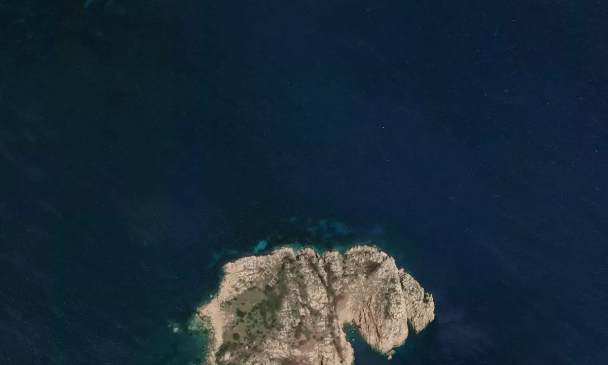 Flyfoto av Isola Rossa 1