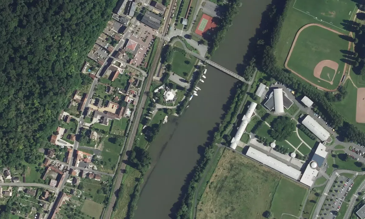 Satelite image of Jaux