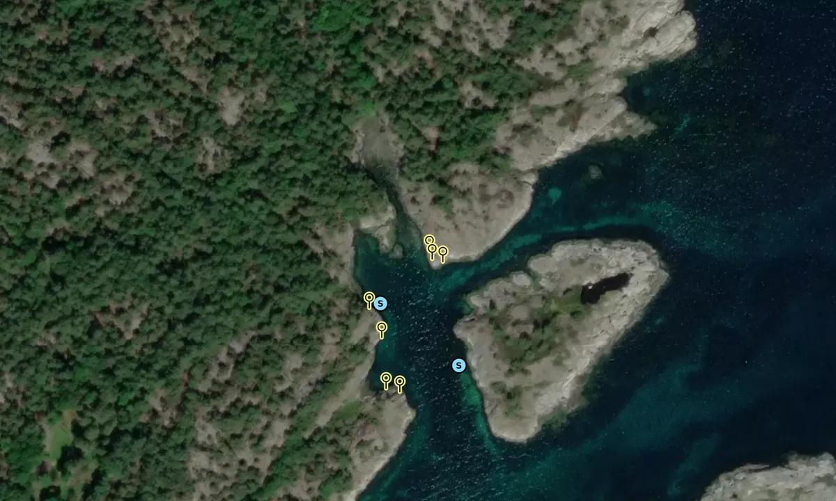 Satelite image of Kalvøyhavn