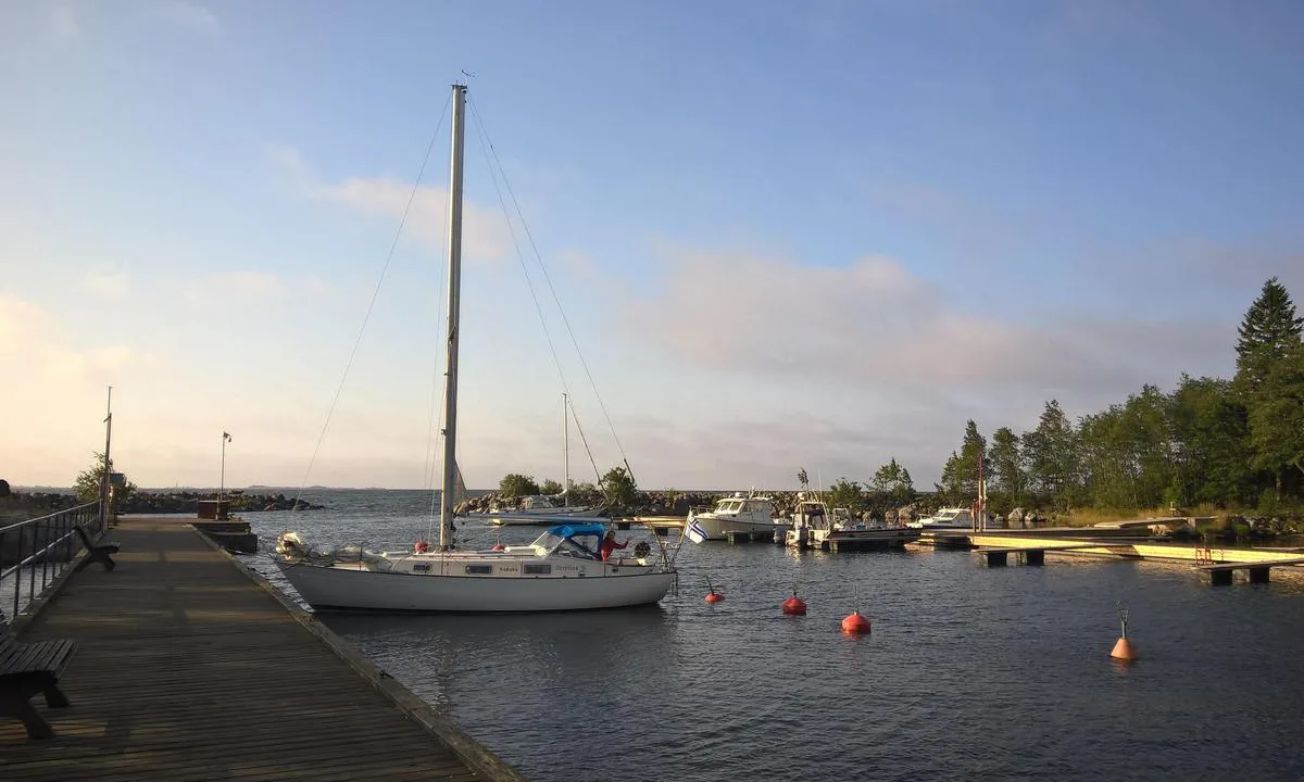 Kaunissaari - Fagerö: {"base": "en", "no": "Marina inngang", "se": "Marinaentr\u00e9", "en": "Marina enterance", "da": "Marinaindgang"}