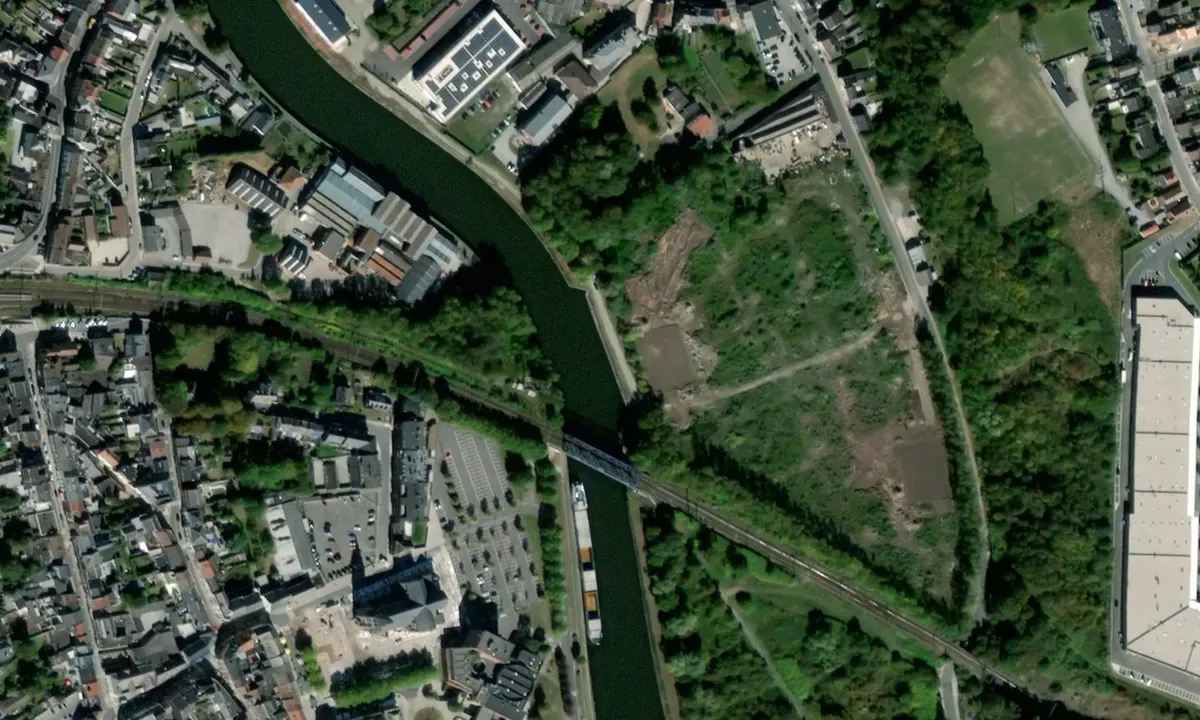 Flyfoto av La halte d’Auvelais