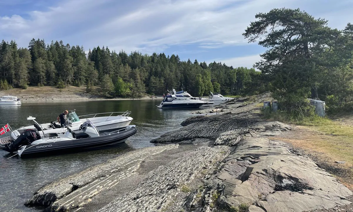 Labukta / Borøya: Innsiden av Ladbukta på siden mot Furuholmen