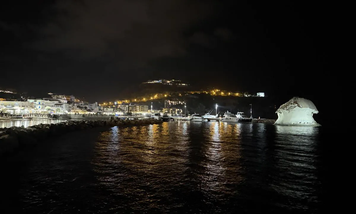Lacco Ameno Marina: {"base": "en", "no": "Fin autentisk marina<br/>Veldig italiensk sted", "se": "Fin autentisk marina<br>Mycket italiensk plats", "en": "Nice authentic marina \r\nVery Italian spot", "da": "Dejlig autentisk marina<br>Meget italiensk sted", "fr": "Belle marina authentique<br>Endroit tr\u00e8s italien", "de": "Sch\u00f6ner authentischer Hafen<br>Sehr italienischer Ort", "es": "Bonita marina aut\u00e9ntica<br>Un lugar muy italiano", "it": "Bella marina autentica<br>Un luogo molto italiano", "pt": "Marina aut\u00eantica e agrad\u00e1vel<br>Local muito italiano", "nl": "Leuke authentieke jachthaven<br>Een erg Italiaanse plek", "pl": "Mi\u0142a autentyczna marina<br>Bardzo w\u0142oskie miejsce", "uk": "\u0425\u043e\u0440\u043e\u0448\u0430 \u0430\u0432\u0442\u0435\u043d\u0442\u0438\u0447\u043d\u0430 \u043c\u0430\u0440\u0438\u043d\u0430<br>\u0414\u0443\u0436\u0435 \u0456\u0442\u0430\u043b\u0456\u0439\u0441\u044c\u043a\u0435 \u043c\u0456\u0441\u0446\u0435", "ro": "Marin\u0103 autentic\u0103 frumoas\u0103\nLoc foarte italian", "tr": "G\u00fczel otantik marina<br>\u00c7ok \u0130talyan yeri", "el": "\u038c\u03bc\u03bf\u03c1\u03c6\u03b7 \u03b1\u03c5\u03b8\u03b5\u03bd\u03c4\u03b9\u03ba\u03ae \u03bc\u03b1\u03c1\u03af\u03bd\u03b1<br>\u03a0\u03bf\u03bb\u03cd \u03b9\u03c4\u03b1\u03bb\u03b9\u03ba\u03cc \u03bc\u03ad\u03c1\u03bf\u03c2", "cs": "P\u011bkn\u00e1 autentick\u00e1 marina\nVelmi italsk\u00e9 m\u00edsto", "hu": "Sz\u00e9p autentikus kik\u00f6t\u0151 <br> Nagyon olaszos hely", "fi": "Mukava autenttinen marina<br />Hyvin italialainen paikka", "bg": "\u0425\u0443\u0431\u0430\u0432\u043e \u0430\u0432\u0442\u0435\u043d\u0442\u0438\u0447\u043d\u043e \u043f\u0440\u0438\u0441\u0442\u0430\u043d\u0438\u0449\u0435<br>\u041c\u043d\u043e\u0433\u043e \u0438\u0442\u0430\u043b\u0438\u0430\u043d\u0441\u043a\u043e \u043c\u044f\u0441\u0442\u043e", "sr": "Lepa autenti\u010dna marina<br>Veoma italijansko mesto", "et": "Tore autentne sadam<br>V\u00e4ga itaaliap\u00e4rane paik", "lv": "Pat\u012bkama autentiska jahtu osta<br>\u013boti it\u0101\u013cu stils", "lt": "Maloni autenti\u0161ka prieplauka\nLabai itali\u0161ka vieta"}