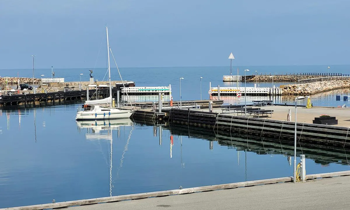 Læsø - Vesterø Havn: Einfahrt zum Sportboothafen im Hintergrund.