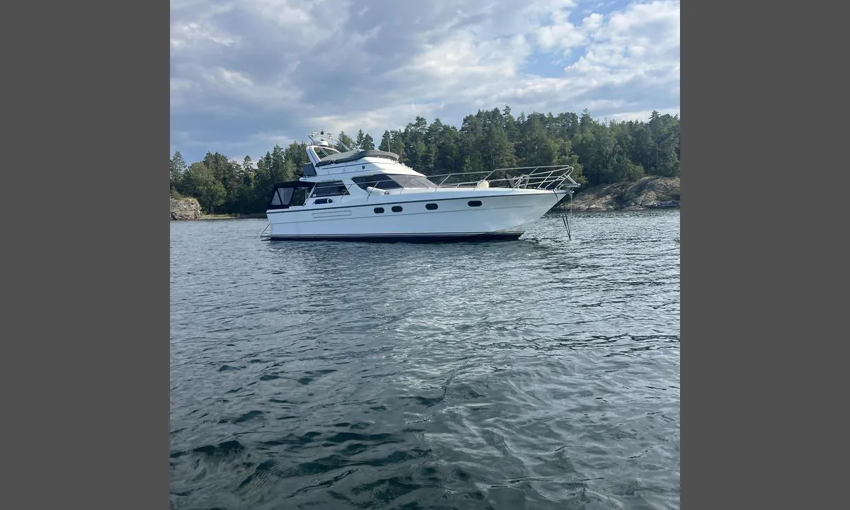 Lagunen Camping: {"base": "no", "no": "Bilde mot S\u00f8r\u00f8st", "se": "Bild mot sydost", "en": "View towards Southeast", "da": "Billede mod syd\u00f8st", "fr": "Image vers le sud-est", "de": "Bild nach S\u00fcdosten", "es": "Imagen hacia el sureste", "it": "Immagine verso Sud-Est", "pt": "Imagem para Sudeste", "nl": "Afbeelding naar Zuidoost", "pl": "Zdj\u0119cie na po\u0142udniowy wsch\u00f3d", "uk": "\u0417\u043e\u0431\u0440\u0430\u0436\u0435\u043d\u043d\u044f \u043d\u0430 \u043f\u0456\u0432\u0434\u0435\u043d\u043d\u0438\u0439 \u0441\u0445\u0456\u0434", "ro": "Imagine spre sud-est", "tr": "G\u00fcneydo\u011fuya do\u011fru <i>g\u00f6r\u00fcnt\u00fc</i>", "el": "\u0395\u03b9\u03ba\u03cc\u03bd\u03b1 \u03c0\u03c1\u03bf\u03c2 \u039d\u03bf\u03c4\u03b9\u03bf\u03b1\u03bd\u03b1\u03c4\u03bf\u03bb\u03b9\u03ba\u03ac", "cs": "Obr\u00e1zek sm\u011b\u0159uj\u00edc\u00ed na jihov\u00fdchod", "hu": "K\u00e9p d\u00e9lkelet fel\u00e9", "fi": "Kuva kaakkoon", "bg": "\u0421\u043d\u0438\u043c\u043a\u0430 \u043a\u044a\u043c \u044e\u0433\u043e\u0438\u0437\u0442\u043e\u043a", "sr": "Slika prema jugoistoku", "et": "Pilt kagusse", "lv": "Att\u0113ls uz dienvidaustrumiem", "lt": "Vaizdas \u012f Pietry\u010dius"}