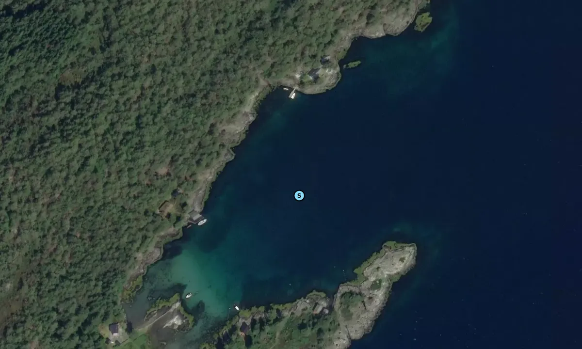 Satelite image of Låtrevika