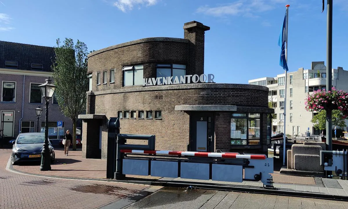 Leiden de Haven: harbor office