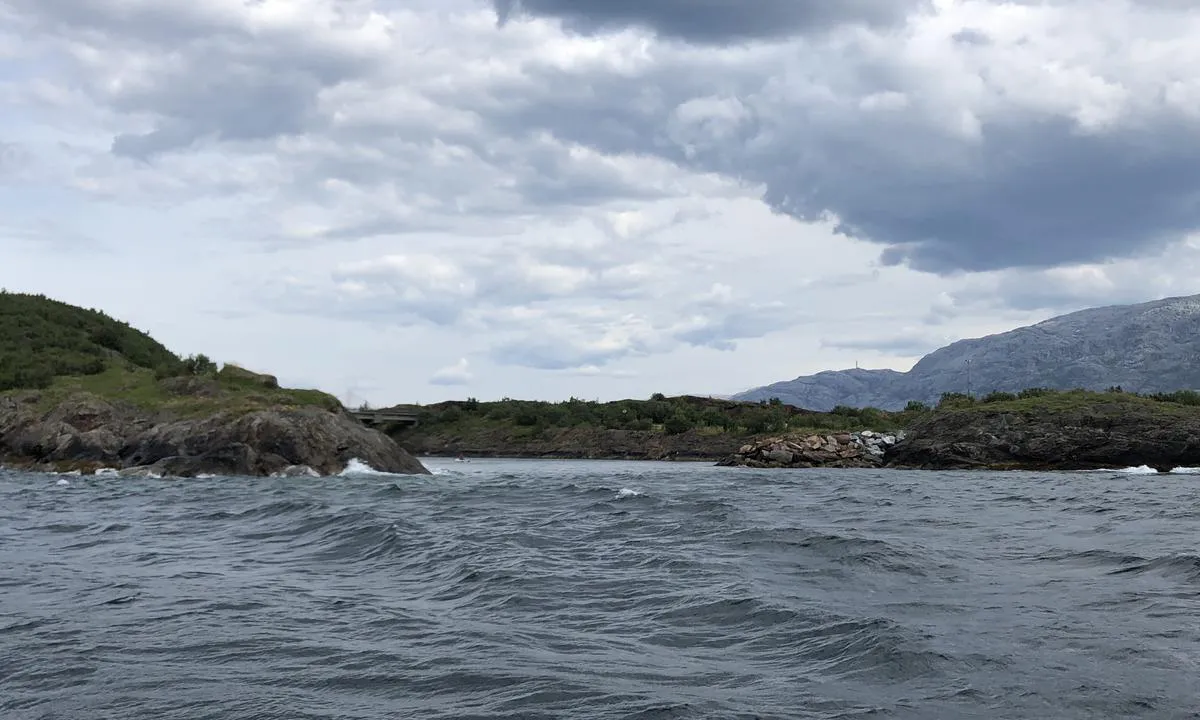 Det er en ganske trang innseiling til Leinesodden Marina.