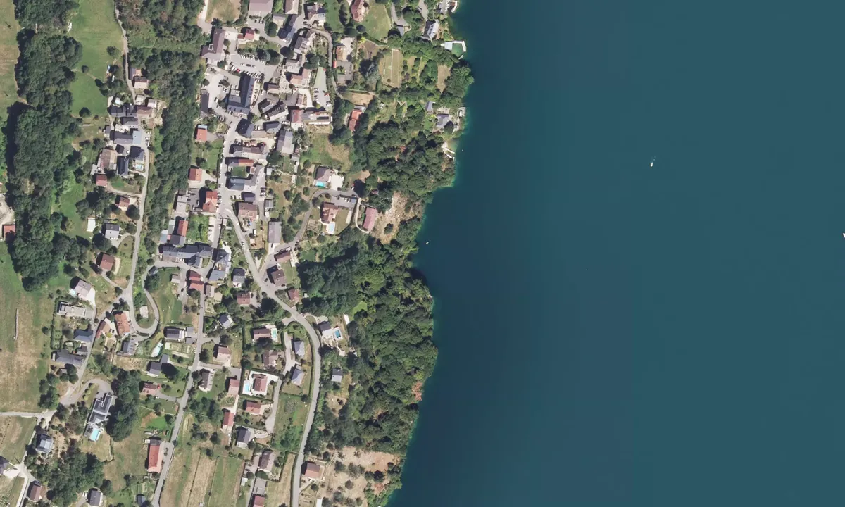 Flyfoto av Les Bégets