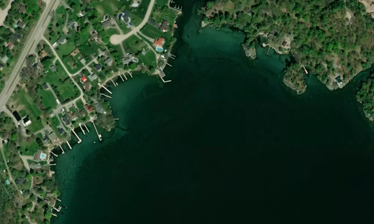 Flyfoto av Lily Bay