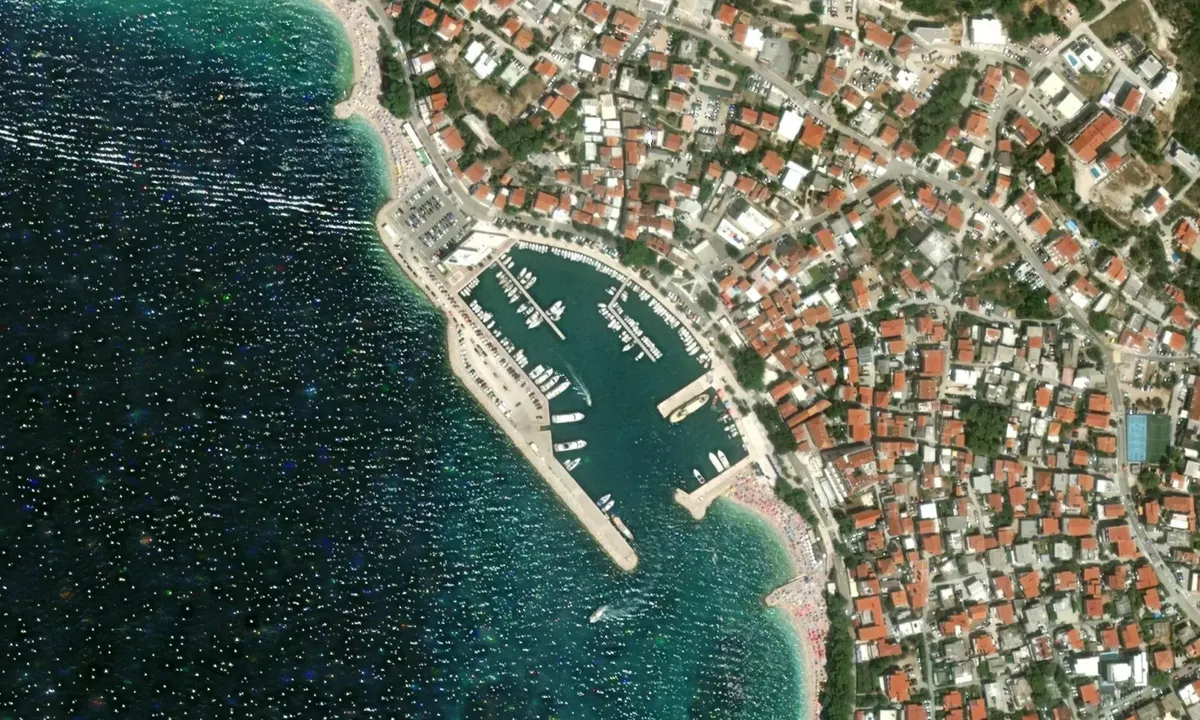 Flyfoto av Luka Baška Voda