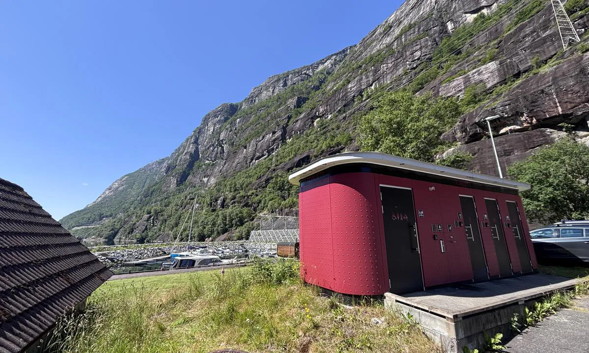 Lysebotn: {"base": "de", "no": "Sanit\u00e6rbygg, toaletter", "se": "Sanitetsbyggnad, toaletter", "en": "Sanitary building, toilets", "da": "Sanitetsbygning, toiletter", "fr": "B\u00e2timent sanitaire, toilettes", "de": "Sanit\u00e4rgeb\u00e4ude, Toiletten", "es": "Edificio sanitario, aseos", "it": "Edificio sanitario, bagni", "pt": "Edif\u00edcio sanit\u00e1rio, sanit\u00e1rios", "nl": "Sanitairgebouw, Toiletten", "pl": "Budynek sanitarny, toalety", "uk": "\u0421\u0430\u043d\u0456\u0442\u0430\u0440\u043d\u0438\u0439 \u0431\u0443\u0434\u0438\u043d\u043e\u043a, \u0442\u0443\u0430\u043b\u0435\u0442\u0438", "ro": "Cl\u0103dire sanitar\u0103, toalete", "tr": "Temizlik binas\u0131, tuvaletler", "el": "\u039a\u03c4\u03af\u03c1\u03b9\u03bf \u03c5\u03b3\u03b9\u03b5\u03b9\u03bd\u03ae\u03c2, \u03c4\u03bf\u03c5\u03b1\u03bb\u03ad\u03c4\u03b5\u03c2", "cs": "Sanit\u00e1rn\u00ed budova, toalety", "hu": "Sanit\u00e1ris \u00e9p\u00fclet, WC-k", "fi": "Saniteettirakennukset, WC:t", "bg": "\u0421\u0430\u043d\u0438\u0442\u0430\u0440\u043d\u0430 \u0441\u0433\u0440\u0430\u0434\u0430, \u0442\u043e\u0430\u043b\u0435\u0442\u043d\u0438", "sr": "Sanitarni objekat, toaleti", "et": "Sanitaarhoone, tualetid", "lv": "Higi\u0113nas \u0113ka, tualetes", "lt": "Sanitariniai pastatai, tualetai"}