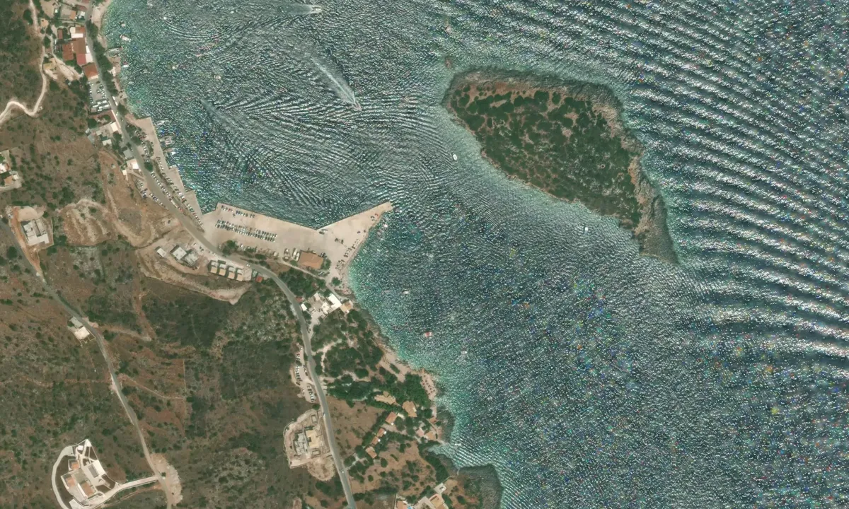 Flyfoto av Madrakia Beach