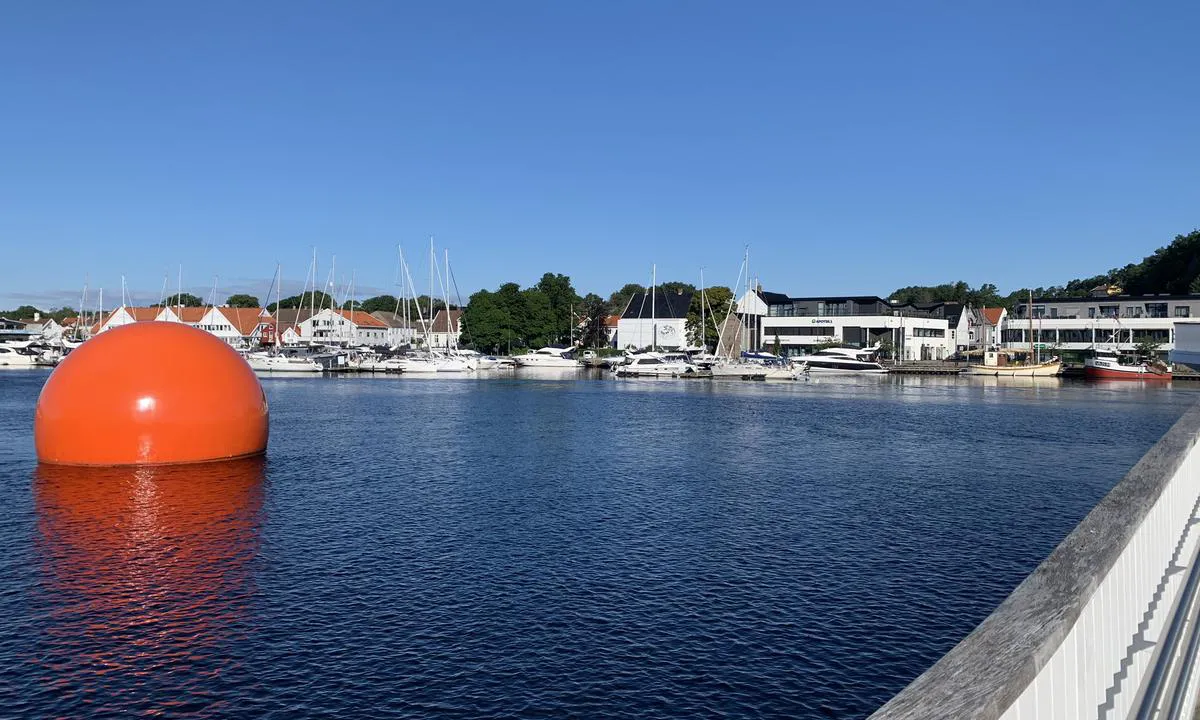 Mandal Gjestehavn: Fra gangbrua mot flytebryggene før brua.