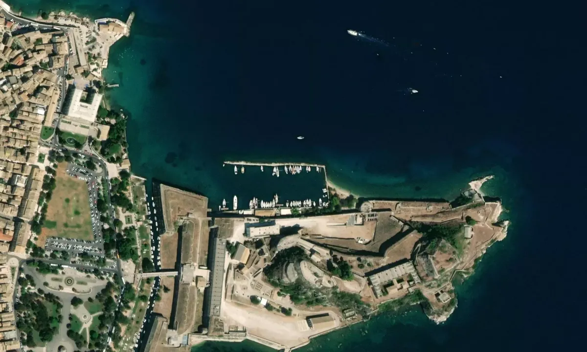 Flyfoto av Mandráki marina