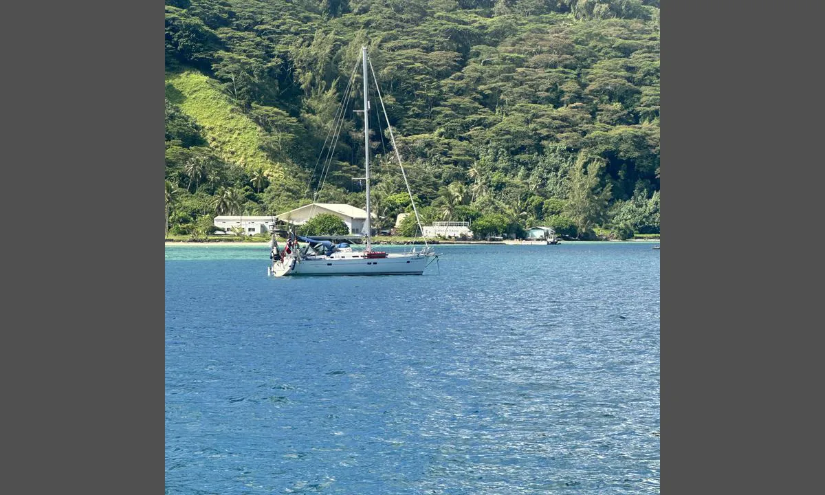 Mangareva: {"base": "se", "no": "Min b\u00e5t SY CarpeDiem II p\u00e5 anker p\u00e5 ca 11 meter", "se": "Min b\u00e5t SY CarpeDiem II p\u00e5 anker p\u00e5 ca 11 meter", "en": "My boat SY CarpeDiem II at anchor at approximately 11 meters", "da": "Min b\u00e5d SY CarpeDiem II p\u00e5 anker p\u00e5 ca 11 meter", "fr": "Mon bateau SY CarpeDiem II \u00e0 l'ancre \u00e0 environ 11 m\u00e8tres", "de": "Mein Boot SY CarpeDiem II vor Anker auf ca. 11 Meter", "es": "Mi barco SY CarpeDiem II en ancla a unos 11 metros", "it": "La mia barca SY CarpeDiem II all'ancora a circa 11 metri", "pt": "Meu barco SY CarpeDiem II ancorado a aproximadamente 11 metros", "nl": "Mijn boot SY CarpeDiem II voor anker op ongeveer 11 meter", "pl": "M\u00f3j jacht SY CarpeDiem II zakotwiczony na g\u0142\u0119boko\u015bci oko\u0142o 11 metr\u00f3w", "uk": "\u041c\u0456\u0439 \u0447\u043e\u0432\u0435\u043d SY CarpeDiem II \u043d\u0430 \u044f\u043a\u043e\u0440\u0456 \u043d\u0430 \u0433\u043b\u0438\u0431\u0438\u043d\u0456 \u043f\u0440\u0438\u0431\u043b\u0438\u0437\u043d\u043e 11 \u043c\u0435\u0442\u0440\u0456\u0432", "ro": "Barca mea SY CarpeDiem II la ancor\u0103 la aproximativ 11 metri", "tr": "Teknem SY CarpeDiem II yakla\u015f\u0131k 11 metre derinlikte demirde", "el": "\u03a4\u03bf \u03c3\u03ba\u03ac\u03c6\u03bf\u03c2 \u03bc\u03bf\u03c5 SY CarpeDiem II \u03b1\u03b3\u03ba\u03c5\u03c1\u03bf\u03b2\u03bf\u03bb\u03b5\u03af \u03c3\u03b5 \u03c0\u03b5\u03c1\u03af\u03c0\u03bf\u03c5 11 \u03bc\u03ad\u03c4\u03c1\u03b1", "cs": "Moje lo\u010f SY CarpeDiem II na kotv\u011b na cca 11 metrech", "hu": "A haj\u00f3m, SY CarpeDiem II horgonyon, k\u00f6r\u00fclbel\u00fcl 11 m\u00e9teren", "fi": "Veneeni SY CarpeDiem II ankkuroituna noin 11 metrin syvyydess\u00e4", "bg": "\u041c\u043e\u044f\u0442\u0430 \u043b\u043e\u0434\u043a\u0430 SY CarpeDiem II \u043d\u0430 \u043a\u043e\u0442\u0432\u0430 \u043d\u0430 \u043e\u043a\u043e\u043b\u043e 11 \u043c\u0435\u0442\u0440\u0430", "sr": "Moj brod SY CarpeDiem II na sidri\u0161tu na oko 11 metara", "et": "Minu paat SY CarpeDiem II ankurdab umbes 11 meetril", "lv": "Mana laiva SY CarpeDiem II uz enkura aptuveni 11 metru dzi\u013cum\u0101", "lt": "Mano valtis SY CarpeDiem II inkaruota ma\u017edaug 11 metr\u0173 gylyje"}