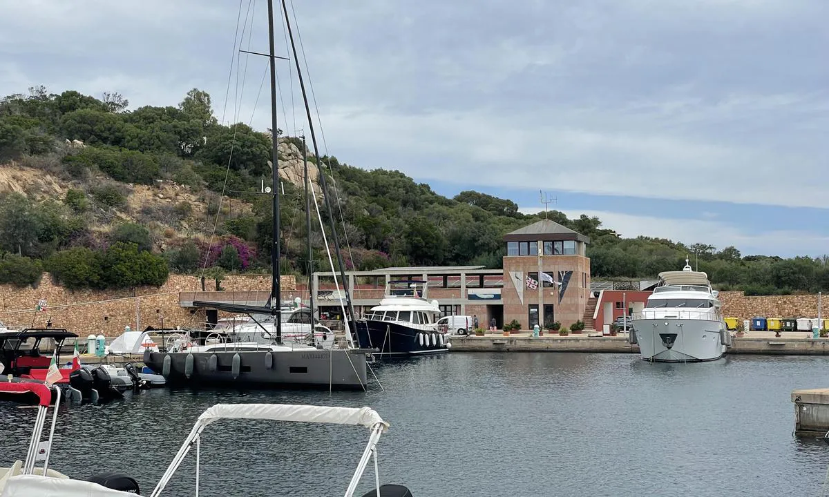 Marina di Puntaldia: {"base": "en", "no": "havnekontor", "se": "hamnkontor", "en": "harbour office", "da": "havnekontor", "fr": "bureau du port", "de": "Hafenb\u00fcro", "es": "oficina del puerto", "it": "ufficio del porto", "pt": "escrit\u00f3rio do porto", "nl": "havenkantoor", "pl": "biuro portowe", "uk": "\u043e\u0444\u0456\u0441 \u0433\u0430\u0432\u0430\u043d\u0456", "ro": "biroul portuar", "tr": "liman ofisi", "el": "\u03b3\u03c1\u03b1\u03c6\u03b5\u03af\u03bf \u03bb\u03b9\u03bc\u03ad\u03bd\u03b1", "cs": "p\u0159\u00edstavn\u00ed kancel\u00e1\u0159", "hu": "kik\u00f6t\u0151i iroda", "fi": "satamakonttori", "bg": "\u043f\u0440\u0438\u0441\u0442\u0430\u043d\u0438\u0449\u043d\u0430 \u043a\u0430\u043d\u0446\u0435\u043b\u0430\u0440\u0438\u044f", "sr": "\u043b\u0443\u043a\u0430 \u043a\u0430\u043d\u0446\u0435\u043b\u0430\u0440\u0438\u0458\u0430", "et": "sadamab\u00fcroo", "lv": "ostas birojs", "lt": "uosto biuras"}