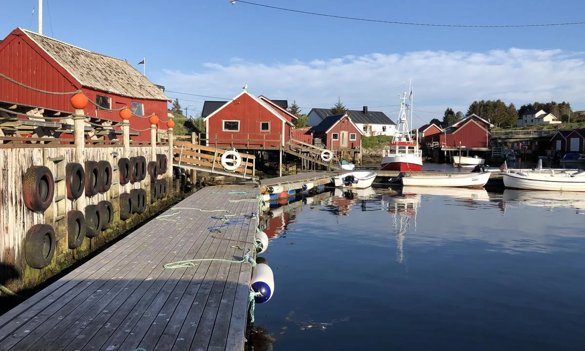 Mausund: Innerst i havna er det også plass til besøkende båter, men her må du være forsiktig med dybden. Passer ikke for seilbåter.