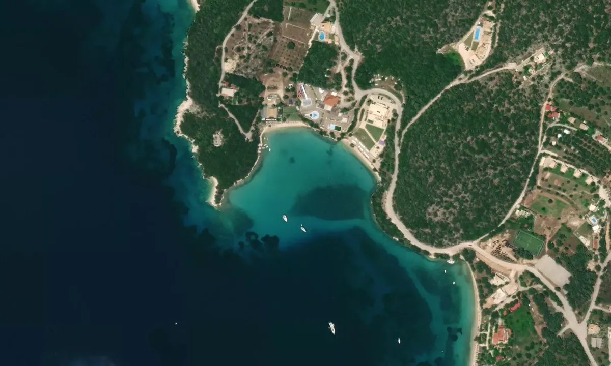 Flyfoto av Monastery Bay
