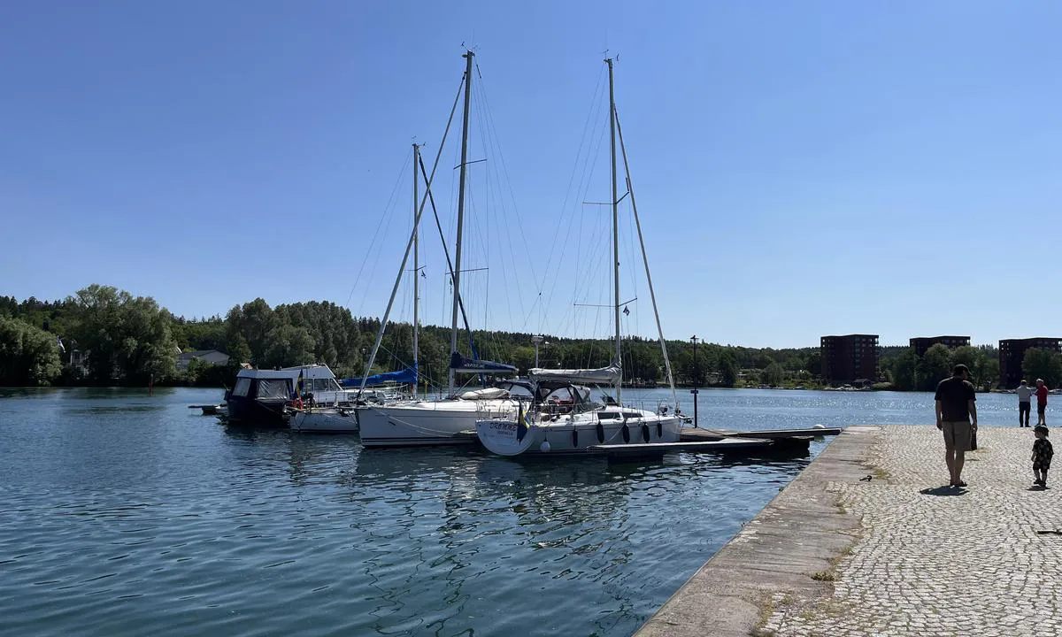 Motala: Romslig havn i idyllisk by! Overraskende klart vann her.