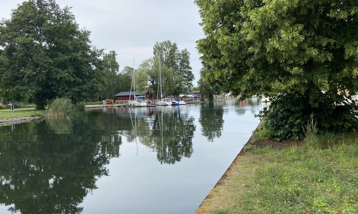 Motala mekaniska verkstad: Taken from east, showing places on west side of channel