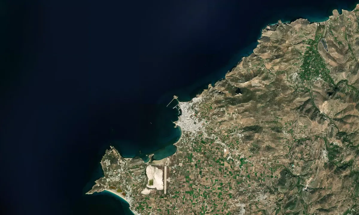 Flyfoto av Naxos Marina