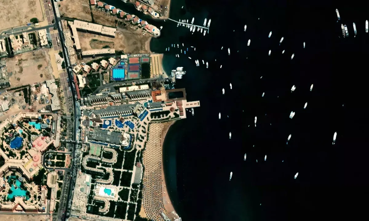 Flyfoto av نادى الرياضات البحريه