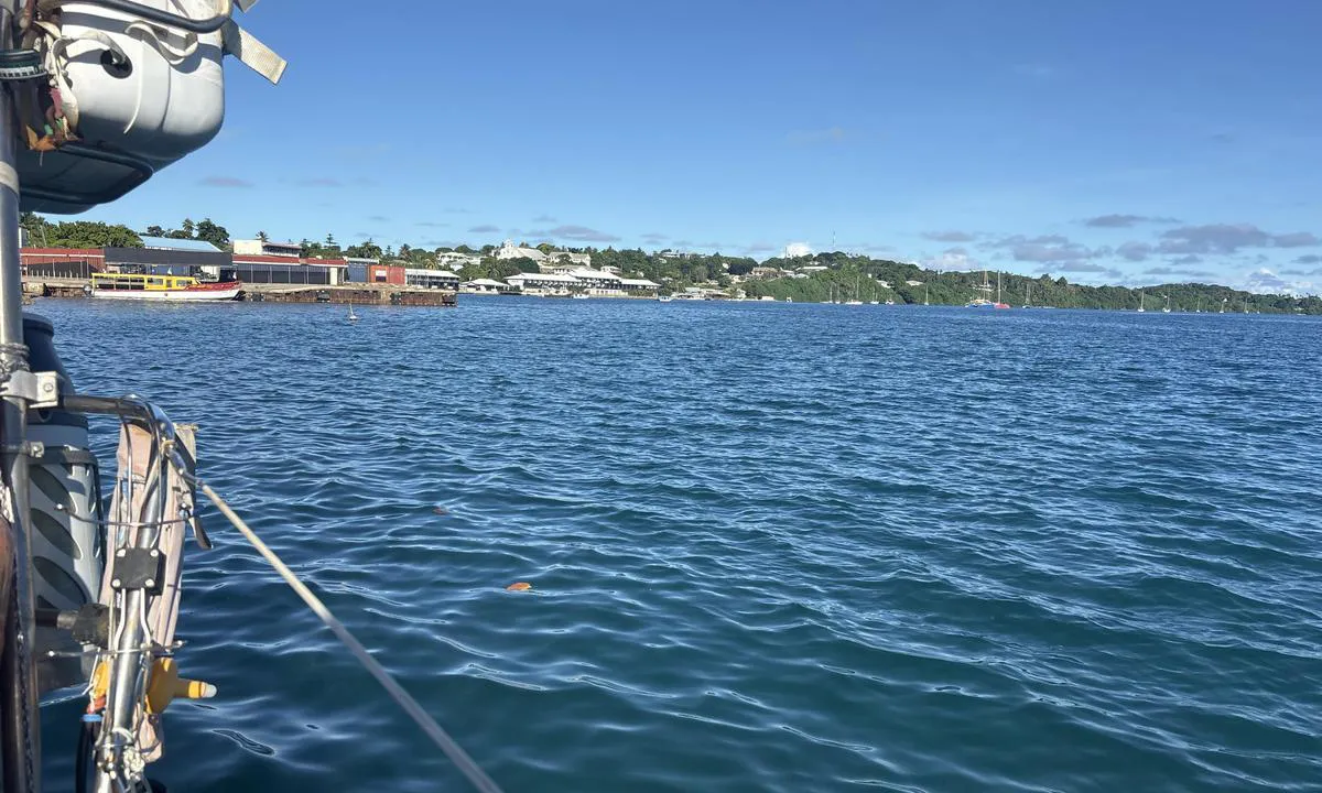 Neiafu - Vava'u: {"base": "no", "no": "Byen sett fra fiskeri havnen", "se": "Staden sedd fr\u00e5n fiskerihamnen", "en": "The city seen from the fishing harbour", "da": "Byen set fra fiskeri havnen", "fr": "La ville vue du port de p\u00eache", "de": "Die Stadt vom Fischereihafen aus gesehen", "es": "La ciudad vista desde el puerto pesquero", "it": "La citt\u00e0 vista dal porto dei pescatori", "pt": "A cidade vista do porto de pesca", "nl": "De stad gezien vanaf de vissershaven", "pl": "Miasto widziane z portu rybackiego", "uk": "\u041c\u0456\u0441\u0442\u043e \u0437 \u0432\u0438\u0434\u043e\u043c \u0437 \u0440\u0438\u0431\u043d\u043e\u0433\u043e \u043f\u043e\u0440\u0442\u0443", "ro": "Ora\u0219ul v\u0103zut din portul de pescuit", "tr": "Bal\u0131k\u00e7\u0131 liman\u0131ndan g\u00f6r\u00fclen \u015fehir", "el": "\u0397 \u03c0\u03cc\u03bb\u03b7 \u03cc\u03c0\u03c9\u03c2 \u03c6\u03b1\u03af\u03bd\u03b5\u03c4\u03b1\u03b9 \u03b1\u03c0\u03cc \u03c4\u03bf \u03b1\u03bb\u03b9\u03b5\u03c5\u03c4\u03b9\u03ba\u03cc \u03bb\u03b9\u03bc\u03ac\u03bd\u03b9", "cs": "M\u011bsto vid\u011bno z ryb\u00e1\u0159sk\u00e9ho p\u0159\u00edstavu", "hu": "A v\u00e1ros l\u00e1tk\u00e9pe a hal\u00e1szkik\u00f6t\u0151b\u0151l", "fi": "Kaupunki n\u00e4htyn\u00e4 kalastussatamasta", "bg": "\u0413\u0440\u0430\u0434\u044a\u0442, \u0432\u0438\u0434\u044f\u043d \u043e\u0442 \u0440\u0438\u0431\u0430\u0440\u0441\u043a\u043e\u0442\u043e \u043f\u0440\u0438\u0441\u0442\u0430\u043d\u0438\u0449\u0435", "sr": "\u0413\u0440\u0430\u0434 \u0432\u0438\u0452\u0435\u043d \u0438\u0437 \u0440\u0438\u0431\u0430\u0440\u0441\u043a\u0435 \u043b\u0443\u043a\u0435", "et": "Linn vaadatud kalasadama poolt", "lv": "Pils\u0113ta skat\u012bta no zvejniec\u012bbas ostas", "lt": "Miestas matomas i\u0161 \u017evejybos uosto"}