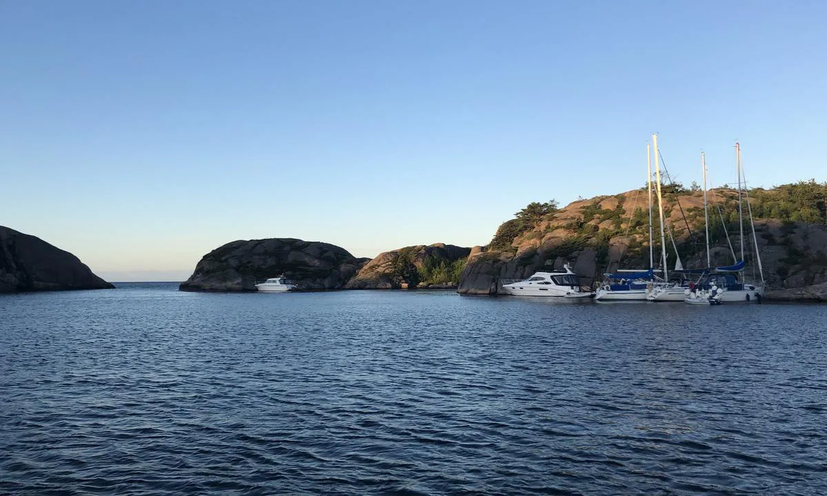 Olavsundet ved Ny-Hellesund er en godt beskyttet naturhavn.