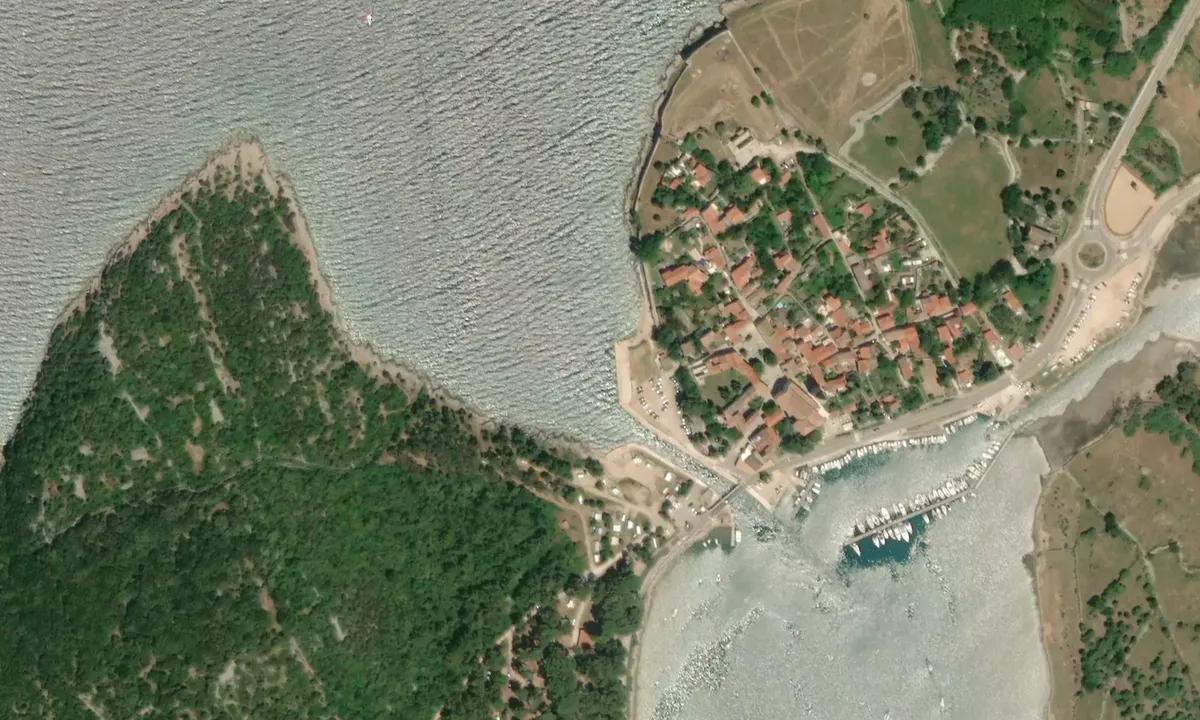 Flyfoto av Osor Town Quay