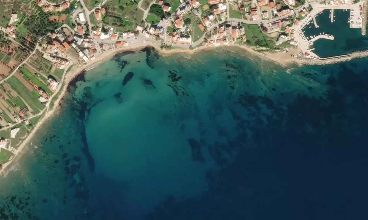 Flyfoto av Paralia Megas Limnionas