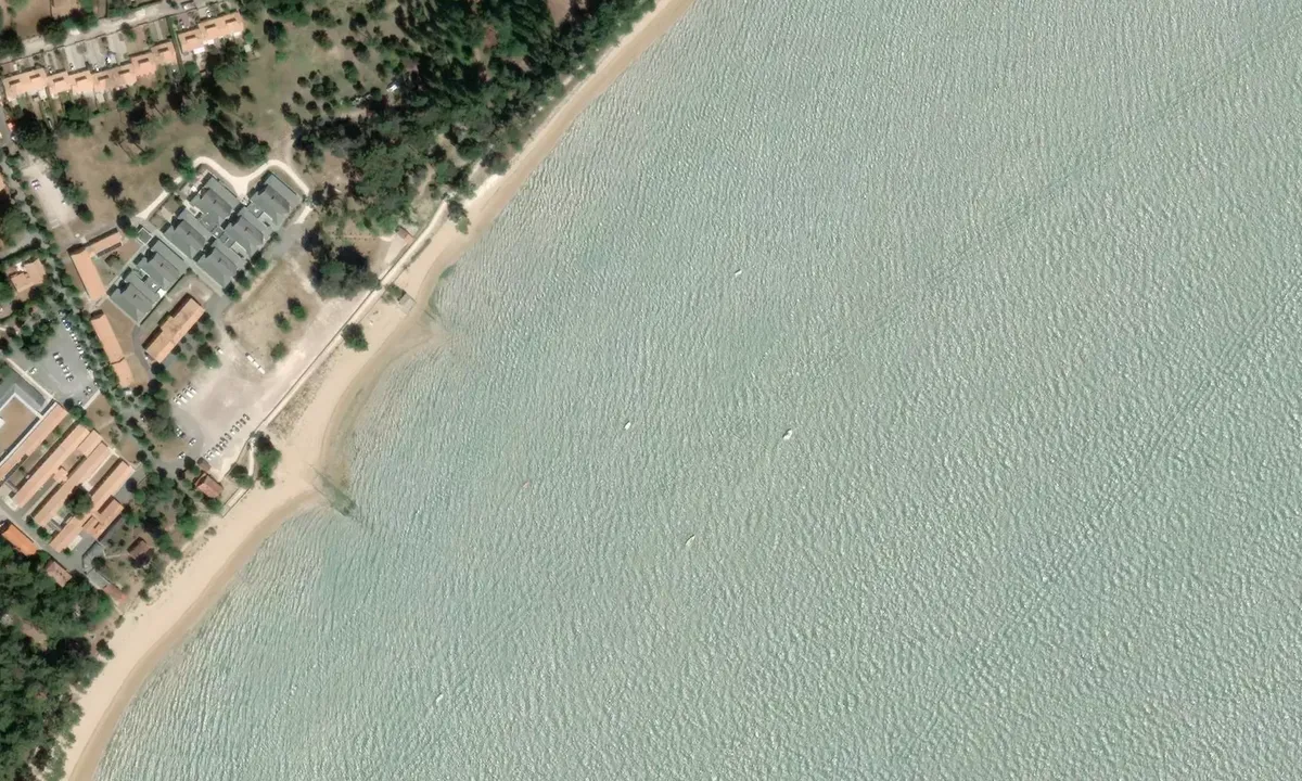 Satelite image of Plage De Gatseau