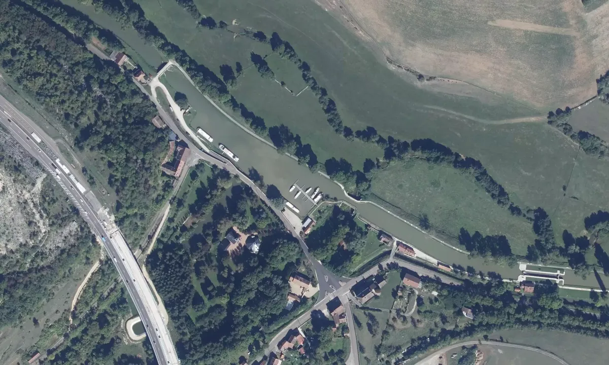 Satelite image of Pont de Ouche Marina