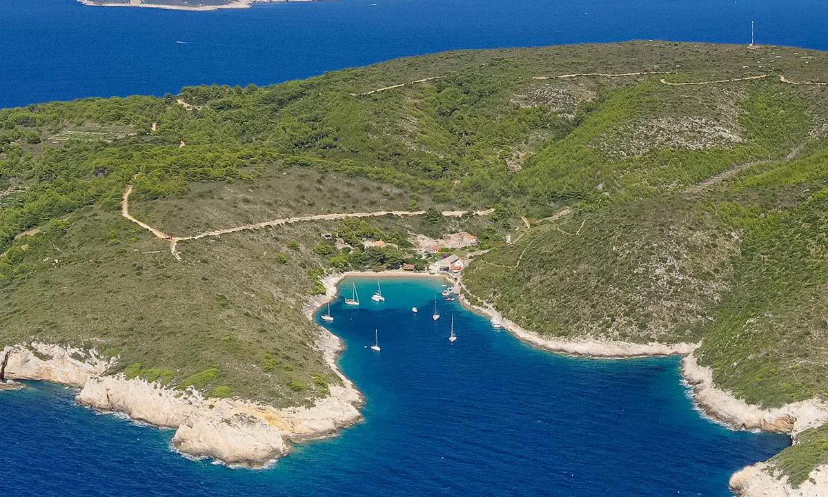 Porat Bay: {"base": "en", "no": "Foto: dronepicr via Wikipedia", "se": "Foto: dronepicr via Wikipedia", "en": "Photo: dronepicr via Wikipedia", "da": "Foto: dronepicr via Wikipedia", "fr": "Photo : dronepicr via Wikipedia", "de": "Foto: dronepicr via Wikipedia", "es": "Foto: dronepicr v\u00eda Wikipedia", "it": "Foto: dronepicr via Wikipedia", "pt": "Foto: dronepicr via Wikipedia", "nl": "Foto: dronepicr via Wikipedia", "pl": "Zdj\u0119cie: dronepicr przez Wikipedi\u0119", "uk": "\u0424\u043e\u0442\u043e: dronepicr \u0447\u0435\u0440\u0435\u0437 \u0412\u0456\u043a\u0456\u043f\u0435\u0434\u0456\u044e", "ro": "Fotografie: dronepicr prin Wikipedia", "tr": "Foto\u011fraf: dronepicr, Wikipedia arac\u0131l\u0131\u011f\u0131yla", "el": "\u03a6\u03c9\u03c4\u03bf\u03b3\u03c1\u03b1\u03c6\u03af\u03b1: dronepicr \u03bc\u03ad\u03c3\u03c9 Wikipedia", "cs": "Foto: dronepicr p\u0159es Wikipedii", "hu": "Fot\u00f3: dronepicr a Wikip\u00e9dia j\u00f3volt\u00e1b\u00f3l", "fi": "Kuva: dronepicr Wikipedia kautta", "bg": "\u0421\u043d\u0438\u043c\u043a\u0430: dronepicr \u0447\u0440\u0435\u0437 \u0423\u0438\u043a\u0438\u043f\u0435\u0434\u0438\u044f", "sr": "\u0424\u043e\u0442\u043e: dronepicr \u043f\u0440\u0435\u043a\u043e \u0412\u0438\u043a\u0438\u043f\u0435\u0434\u0438\u0458\u0435", "et": "Foto: dronepicr l\u00e4bi Vikipeedia", "lv": "Foto: dronepicr caur Wikipedia", "lt": "Nuotrauka: dronepicr per Wikipedia"}