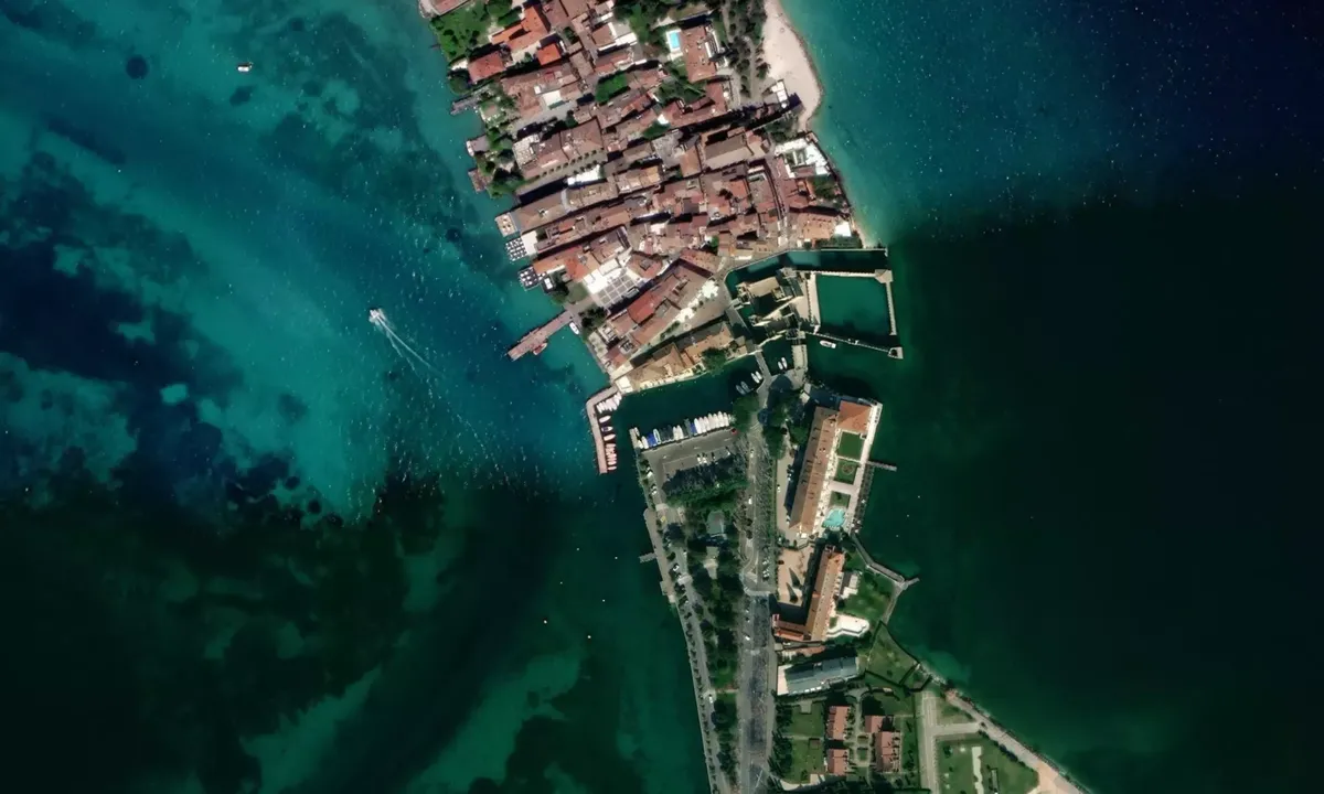 Flyfoto av Porticciolo Turistico di Sirmione