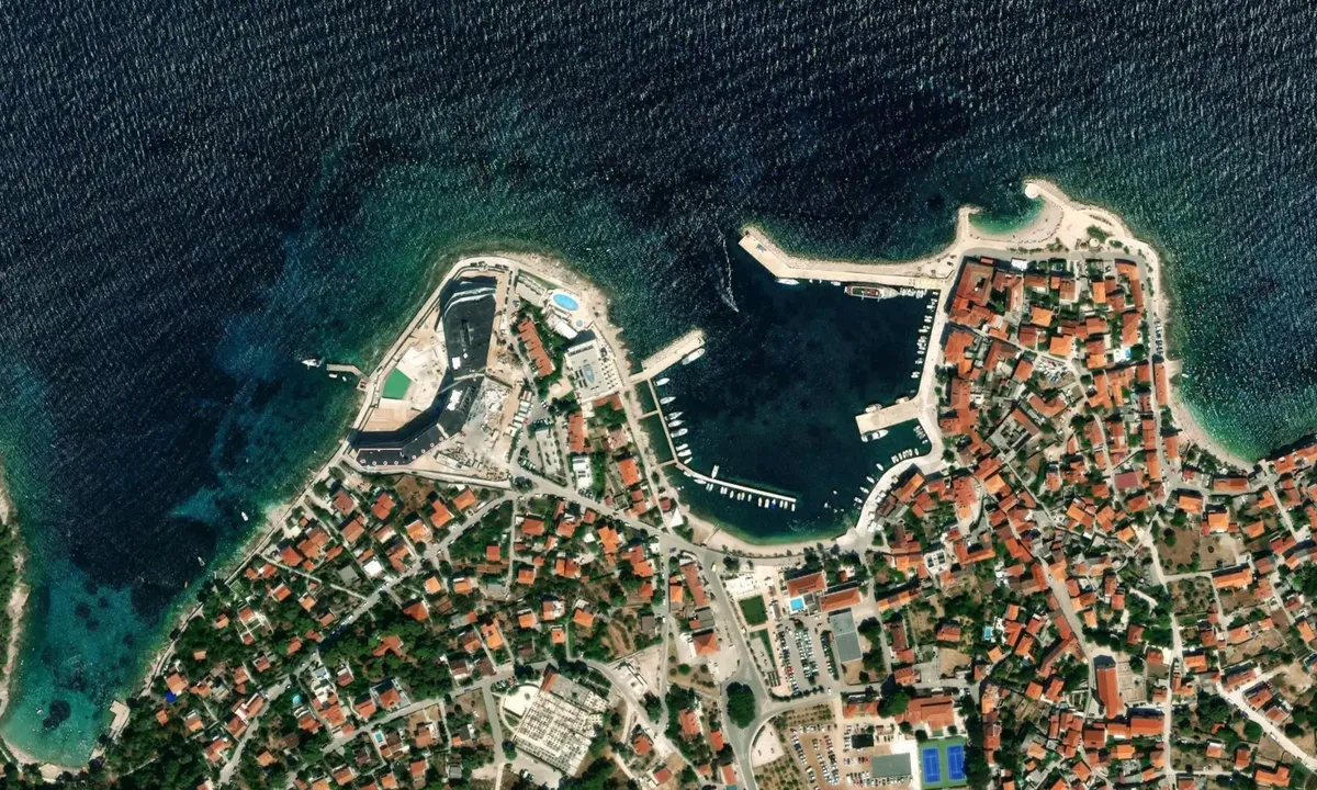 Flyfoto av Postira
