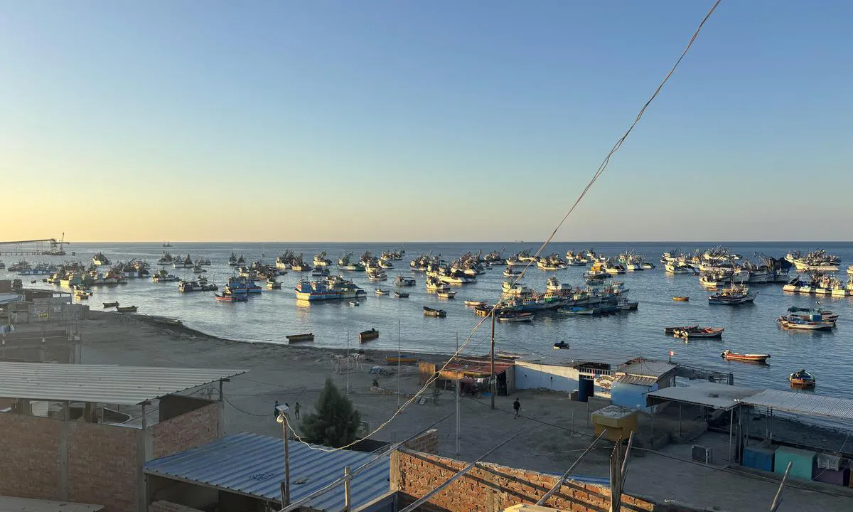 {"base": "no", "no": "Havnen sett fra land", "se": "Hamnen sedd fr\u00e5n land", "en": "The harbor viewed from land", "da": "Havnen set fra land", "fr": "Le port vu de la terre", "de": "Der Hafen vom Land aus gesehen", "es": "El puerto visto desde tierra", "it": "Il porto visto da terra", "pt": "O porto visto da terra", "nl": "De haven gezien vanaf het land", "pl": "Port widziana z l\u0105du", "uk": "\u0413\u0430\u0432\u0430\u043d\u044c, \u044f\u043a \u0432\u0438\u0434\u043d\u043e \u0437 \u0441\u0443\u0448\u0456", "ro": "Portul v\u0103zut de pe uscat", "tr": "Karadan liman g\u00f6r\u00fcn\u00fcm\u00fc", "el": "\u03a4\u03bf \u03bb\u03b9\u03bc\u03ac\u03bd\u03b9 \u03cc\u03c0\u03c9\u03c2 \u03c6\u03b1\u03af\u03bd\u03b5\u03c4\u03b1\u03b9 \u03b1\u03c0\u03cc \u03c4\u03b7 \u03c3\u03c4\u03b5\u03c1\u03b9\u03ac", "cs": "P\u0159\u00edstav vid\u011bn\u00fd ze sou\u0161e", "hu": "A kik\u00f6t\u0151 sz\u00e1razf\u00f6ldr\u0151l n\u00e9zve", "fi": "Satama n\u00e4htyn\u00e4 maalta", "bg": "\u041f\u0440\u0438\u0441\u0442\u0430\u043d\u0438\u0449\u0435\u0442\u043e, \u043f\u043e\u0433\u043b\u0435\u0434\u043d\u0430\u0442\u043e \u043e\u0442 \u0441\u0443\u0448\u0430\u0442\u0430", "sr": "\u041b\u0443\u043a\u0430 \u0432\u0438\u0452\u0435\u043d\u0430 \u0441\u0430 \u043a\u043e\u043f\u043d\u0430", "et": "Sadam vaadatuna maalt", "lv": "Osta skat\u012bjum\u0101 no krasta", "lt": "Uostas matomas nuo kranto"}