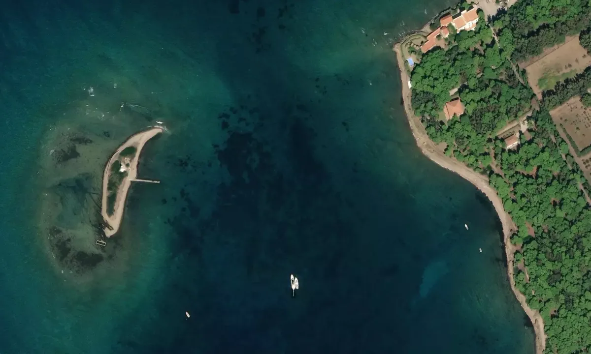 Satelite image of Punta Licosa 1