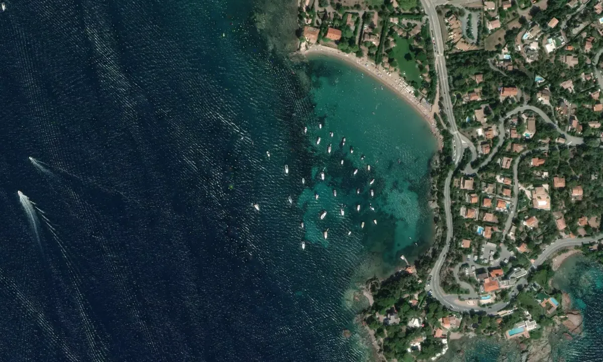 Flyfoto av Rade d'Agay East