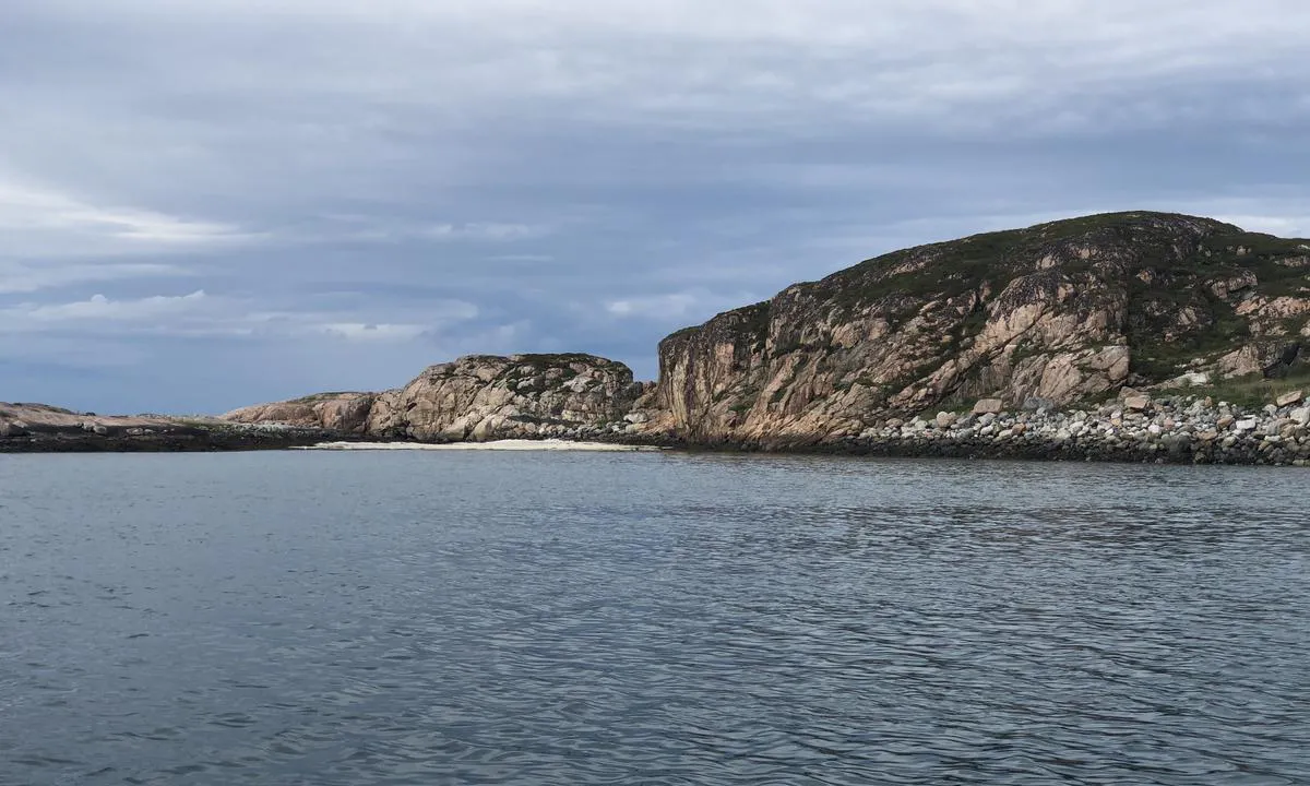 Risværsund: En sandstrand innerst i bukta