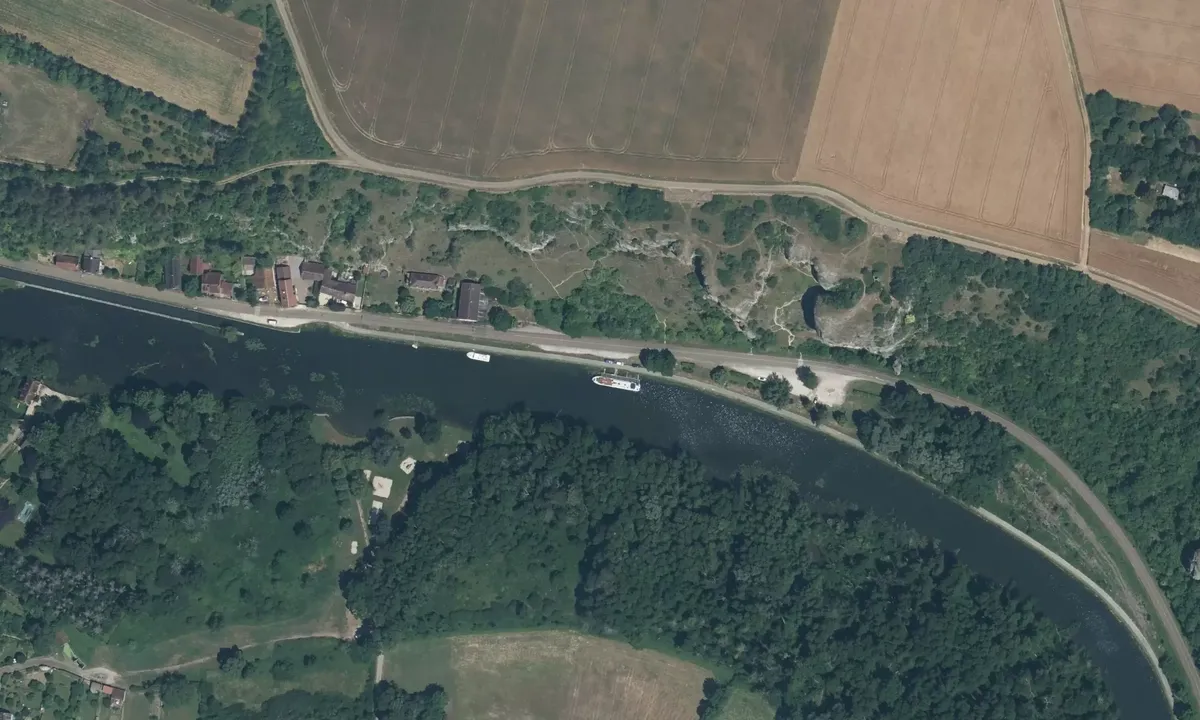 Satelite image of Rochers du Saussois