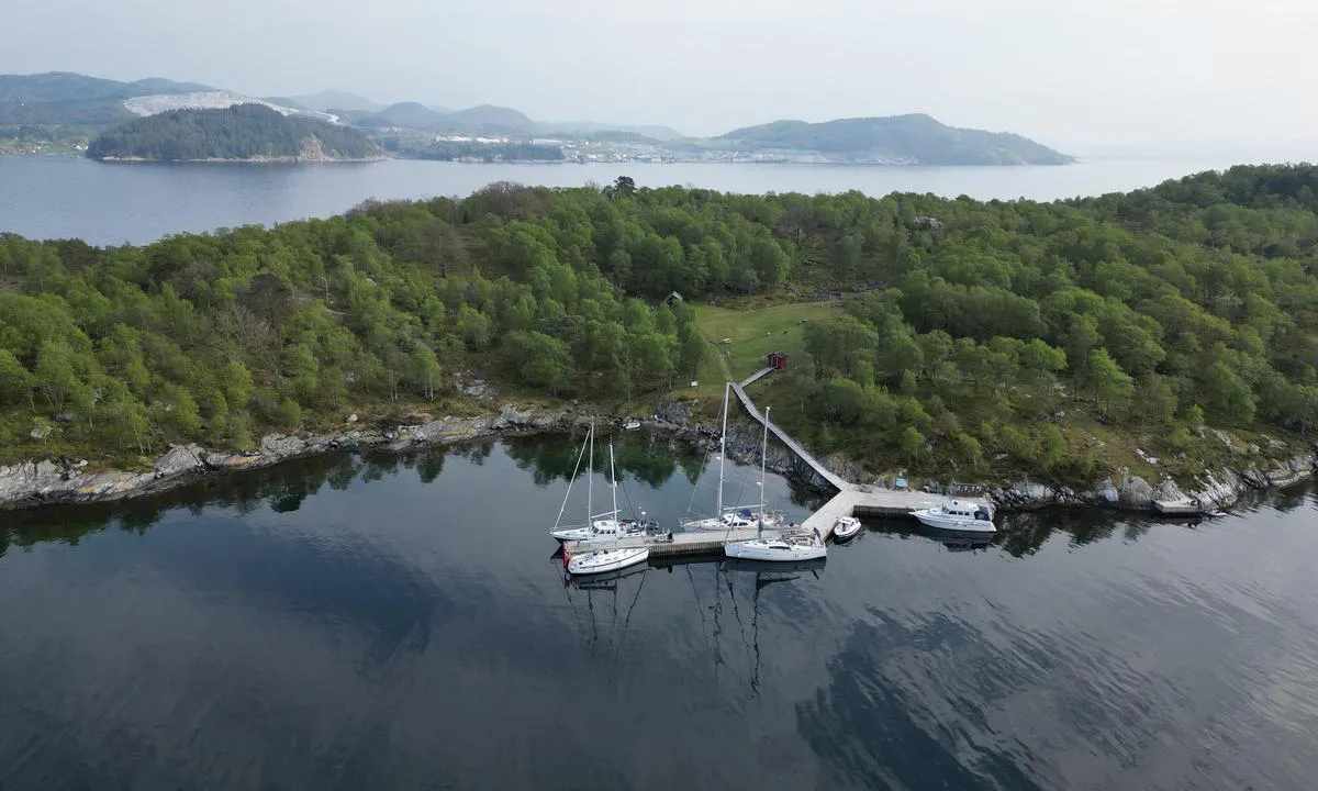 Rossøysundet: Harbour overview in a nice day of spring.